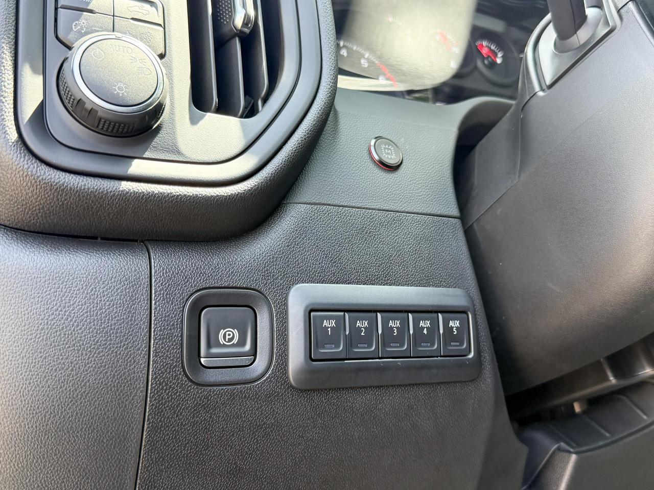 2025 Chevrolet Silverado 3500HD Work Truck ROCKY RIDGE PACKAGE - 6.6L V8 WORK TRUCK WITH REMOTE ENTRY, HITCH GUIDANCE WITH HITCH VIEW, INTELLIBEAM, HD REAR VISION CAMERA Photo