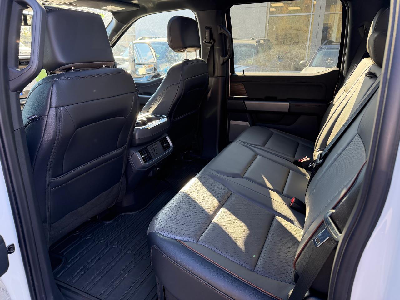 2025 Ford F-150 Lariat Photo5