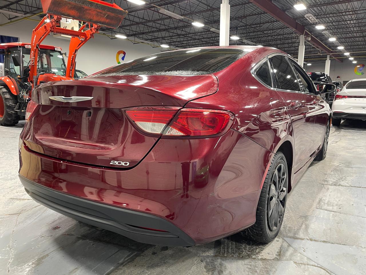 2015 Chrysler 200 LX Photo4