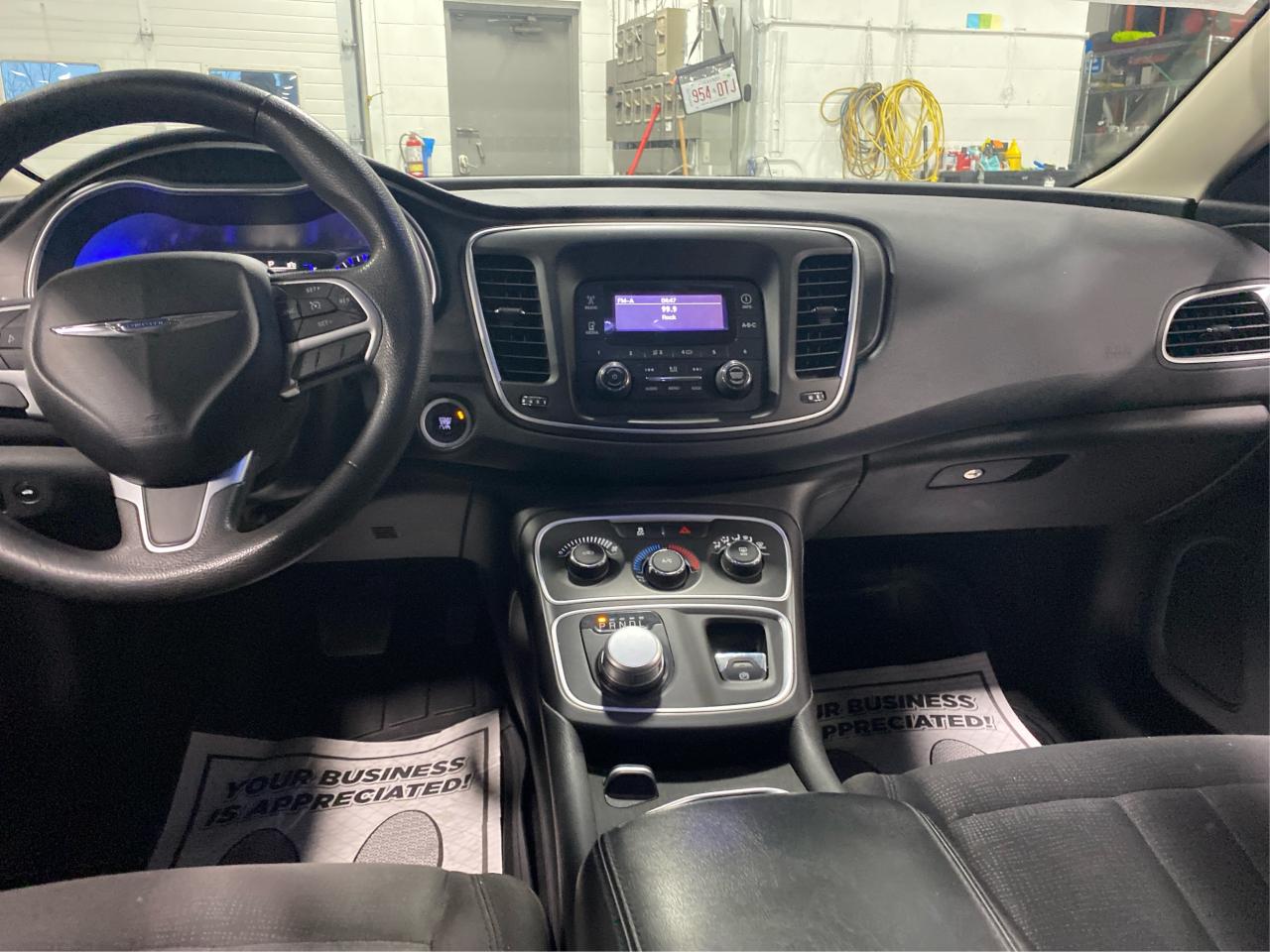 2015 Chrysler 200 LX Photo