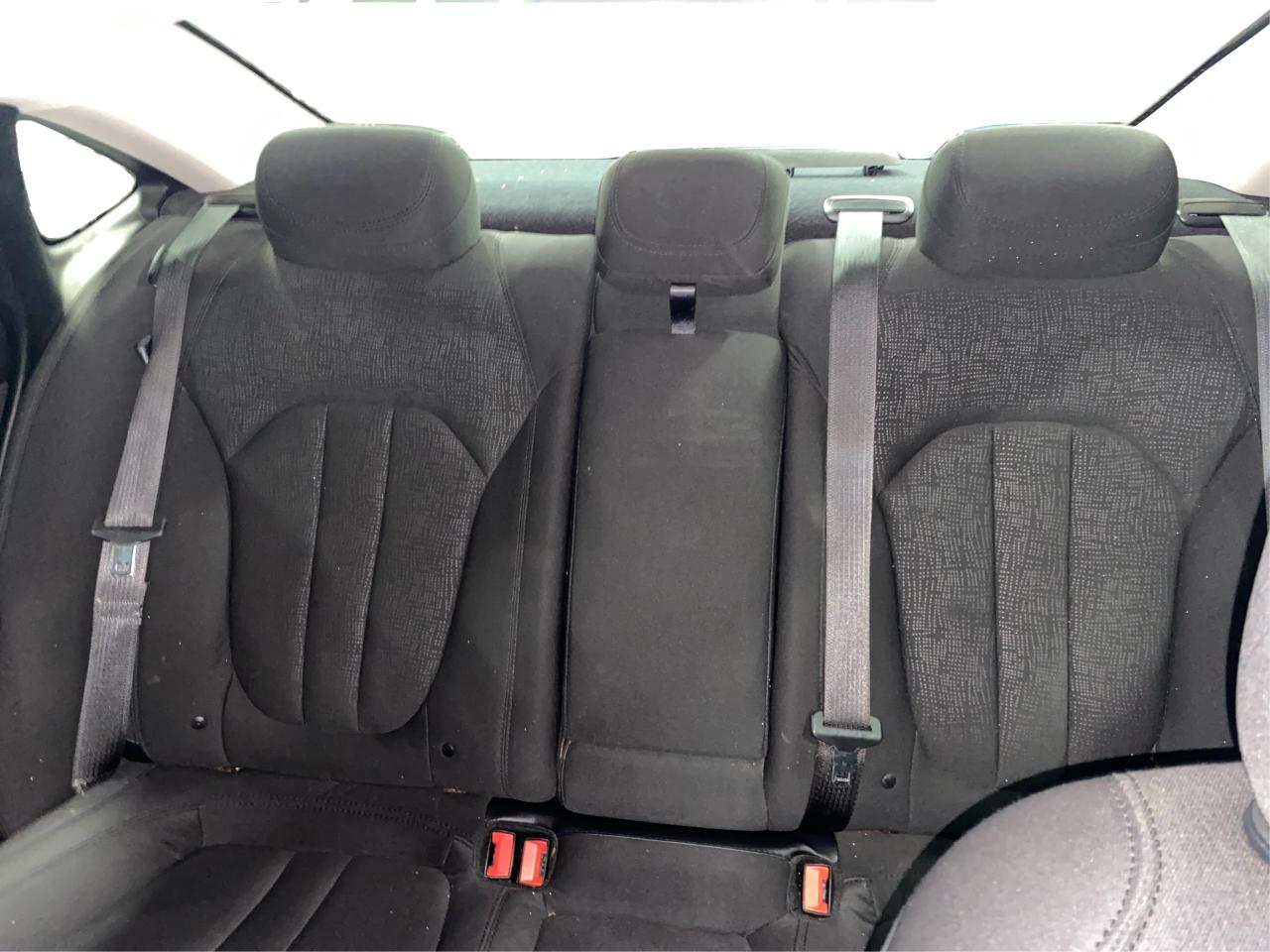 2015 Chrysler 200 LX Photo