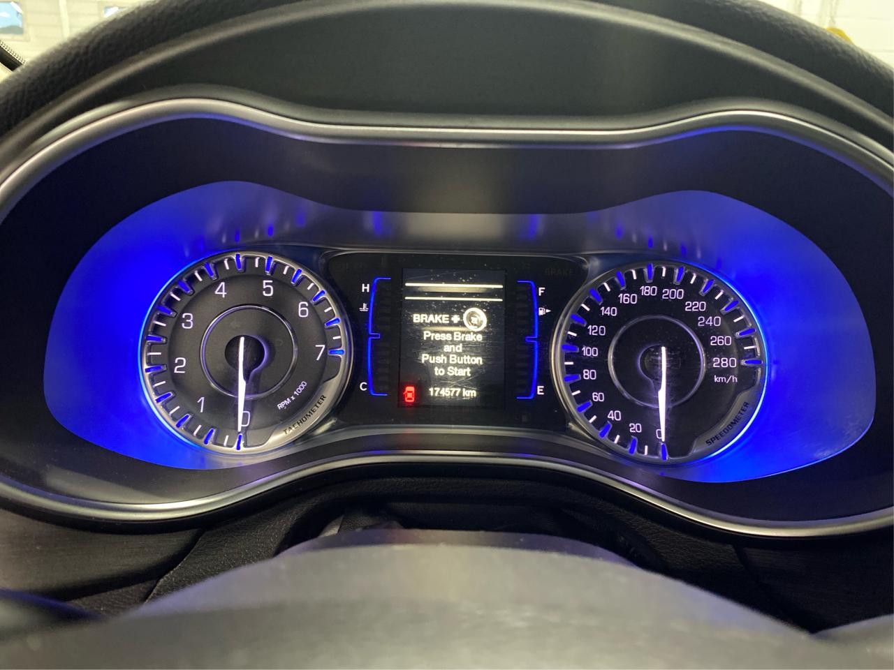 2015 Chrysler 200 LX Photo