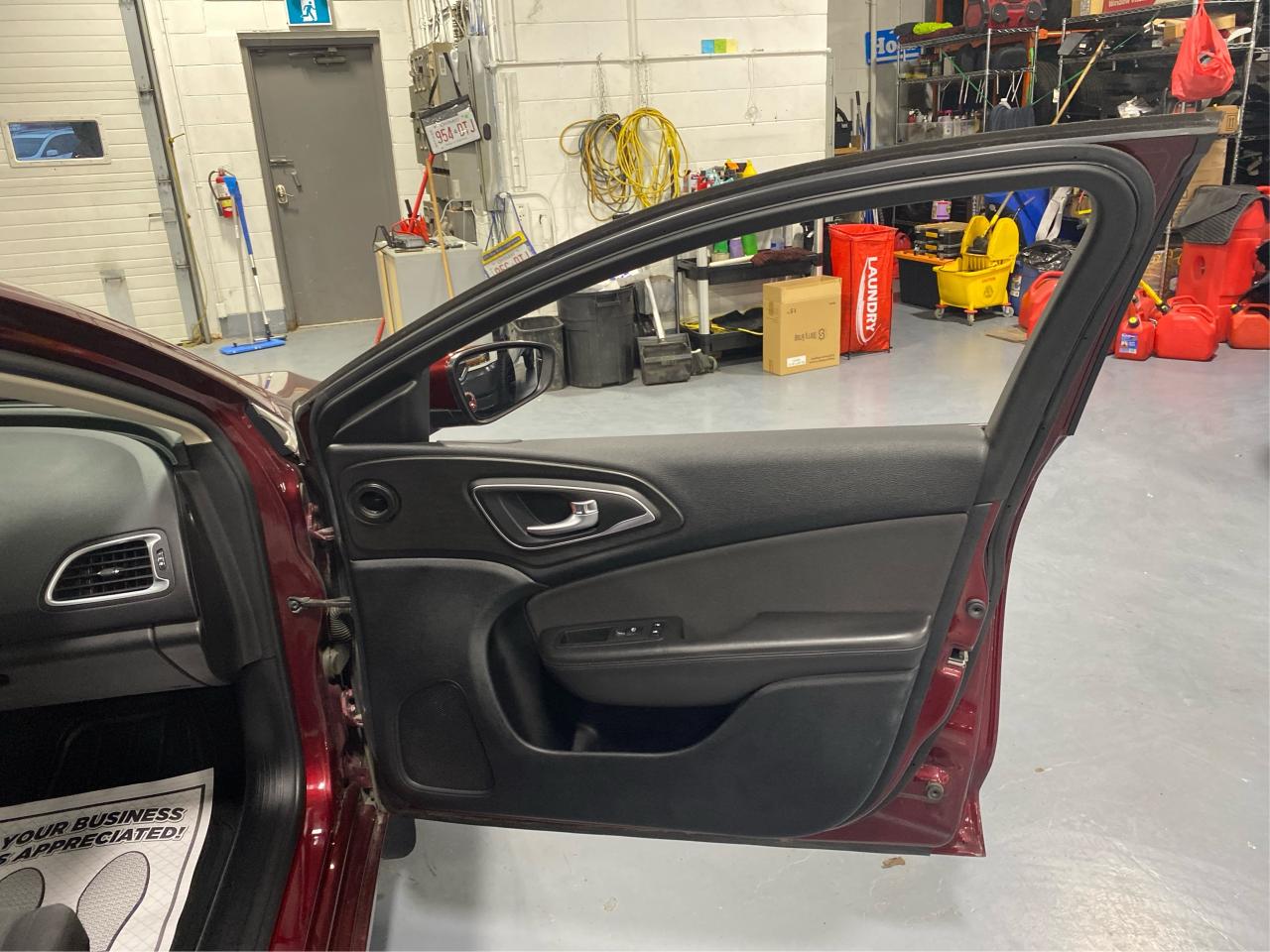 2015 Chrysler 200 LX Photo