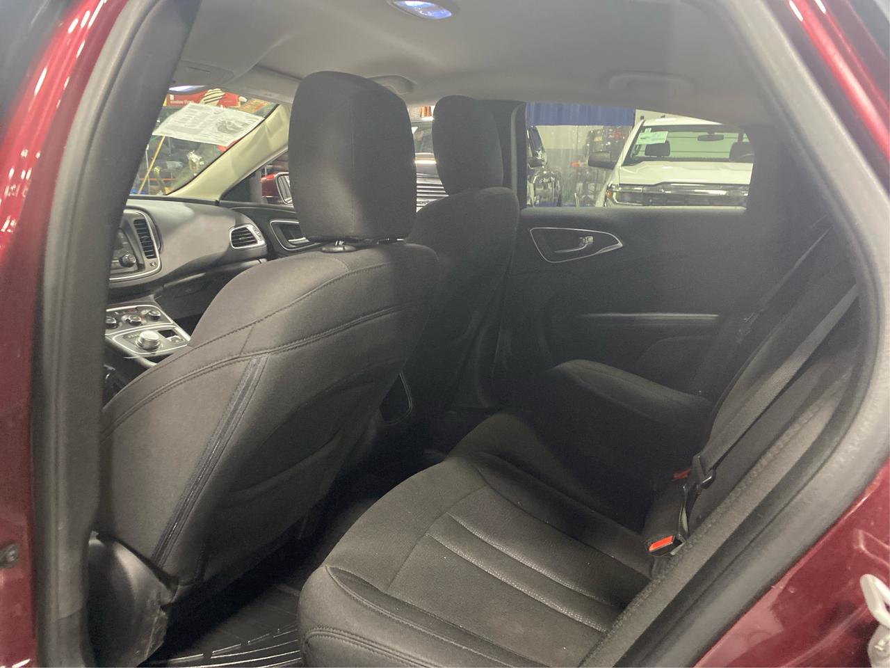 2015 Chrysler 200 LX Photo