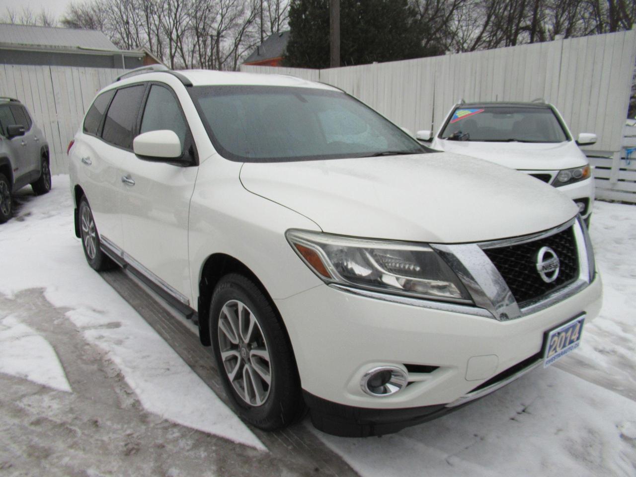 Used 2014 Nissan Pathfinder S for sale in Brantford, ON