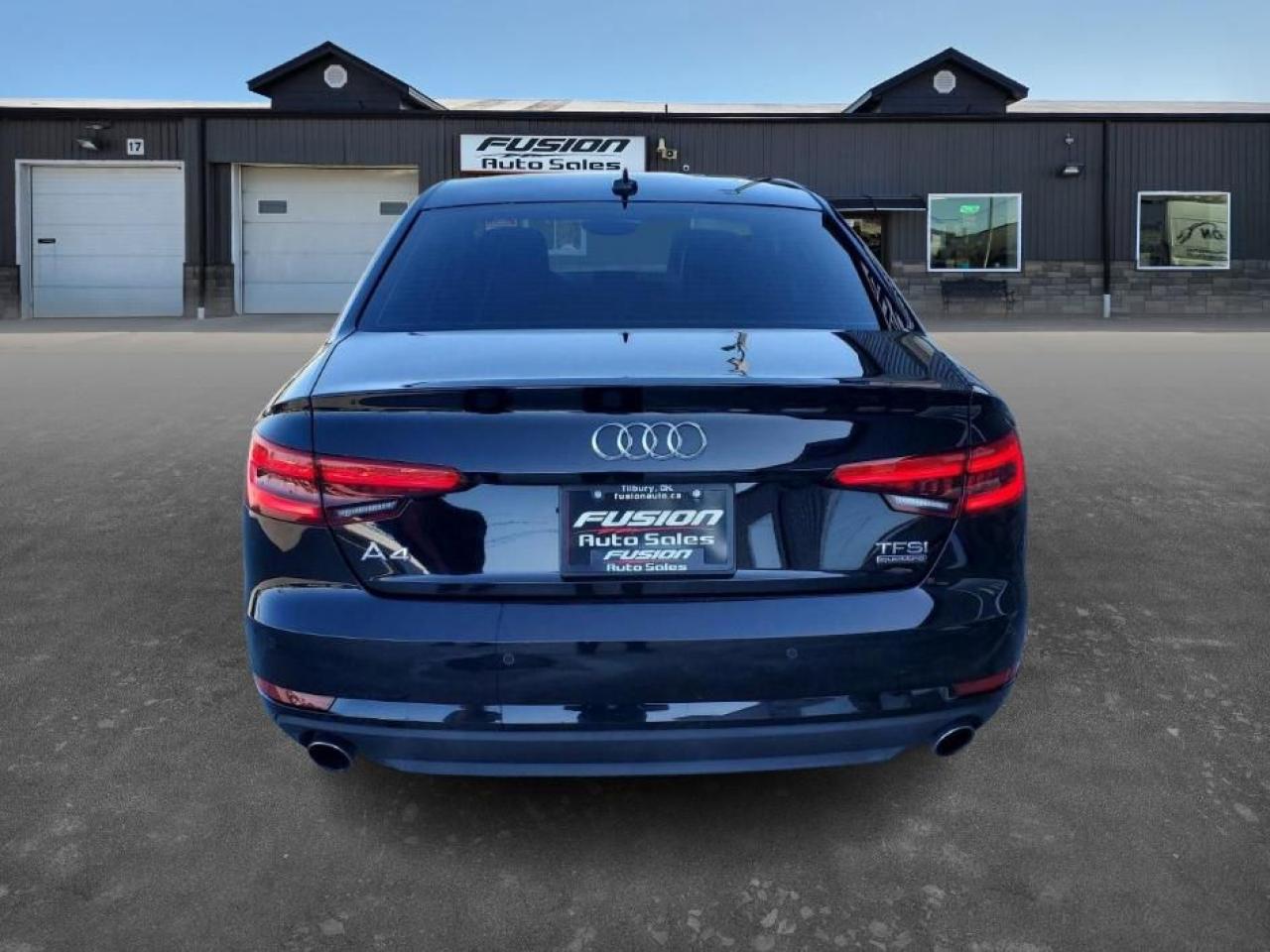 2017 Audi A4 Komfort quattro(AWD)-SUNROOF-LEATHER-HEATED SEATS - Photo #4