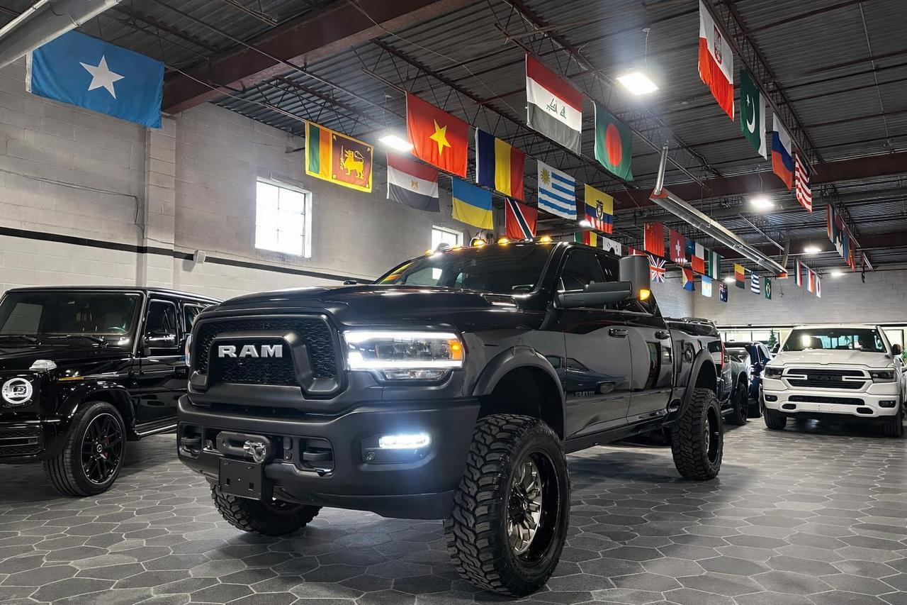 2022 RAM 2500 6.4L V8 HEMI | FUEL WHEELS | POWERED STEP BARS | Photo