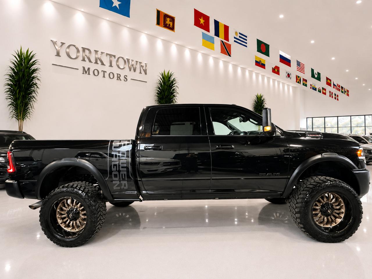 2022 RAM 2500 6.4L V8 HEMI | FUEL WHEELS | POWERED STEP BARS | Photo