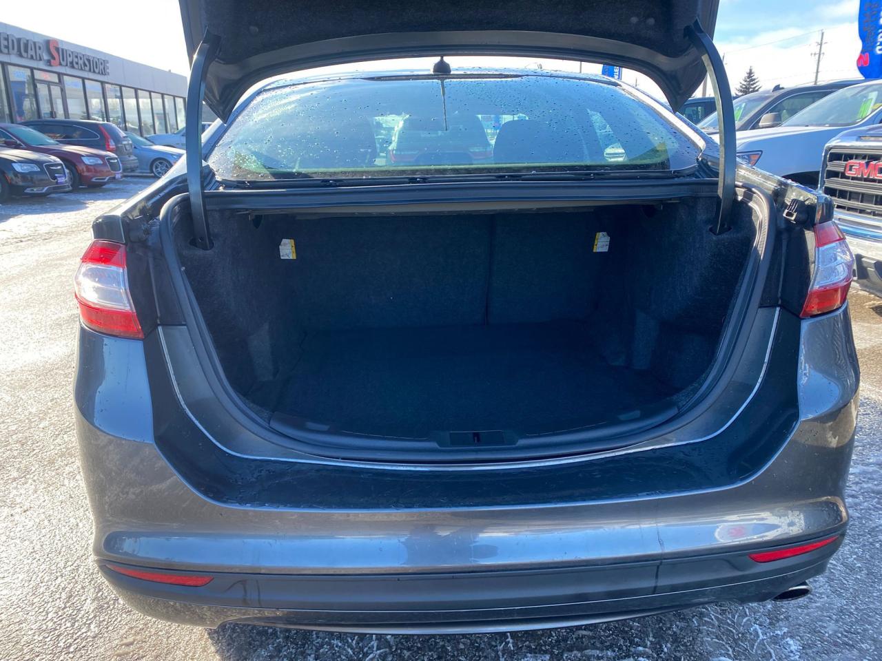 2015 Ford Fusion SE ~Heated ~Alloy wheels ~A/C ~Backup Cam Photo4