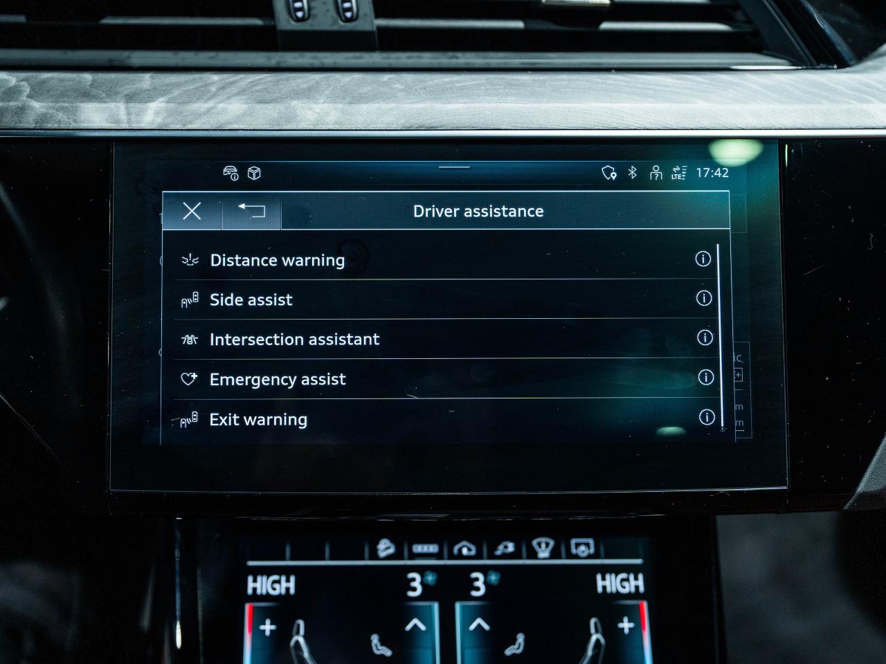 2024 Audi Q8 e-tron Quattro/PANO/NAV/22IN RIMS/HUD/360CAM/CLEAN CARFAX Photo