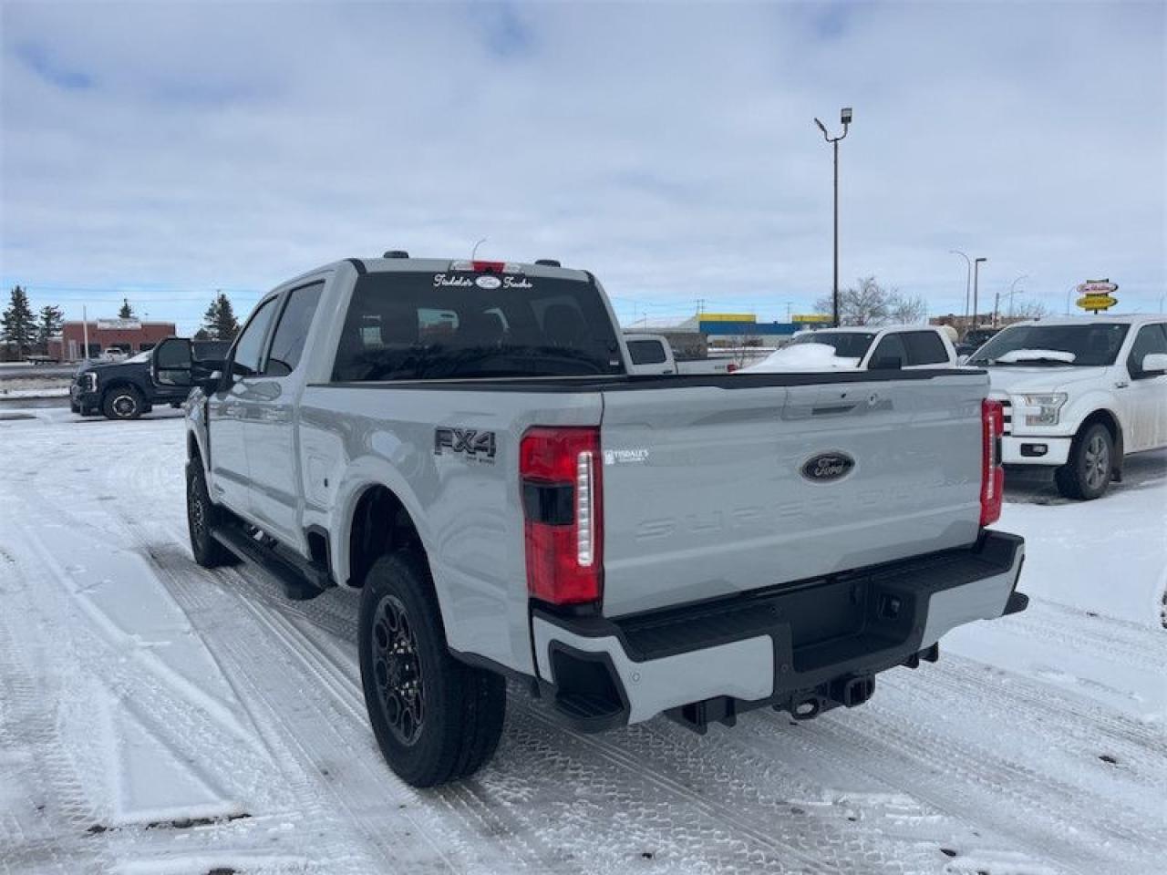 2025 Ford F-350 Super Duty Lariat Photo5