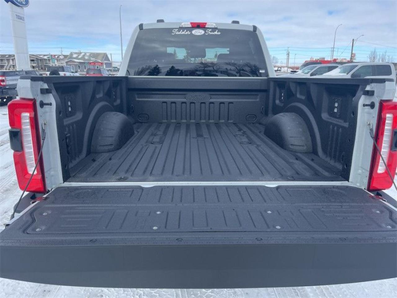 2025 Ford F-350 Super Duty Lariat Photo5
