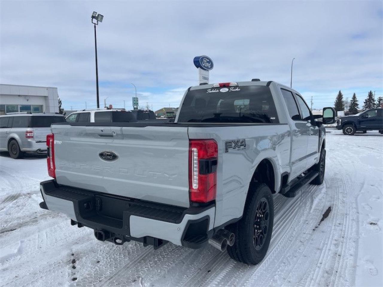 2025 Ford F-350 Super Duty Lariat Photo5