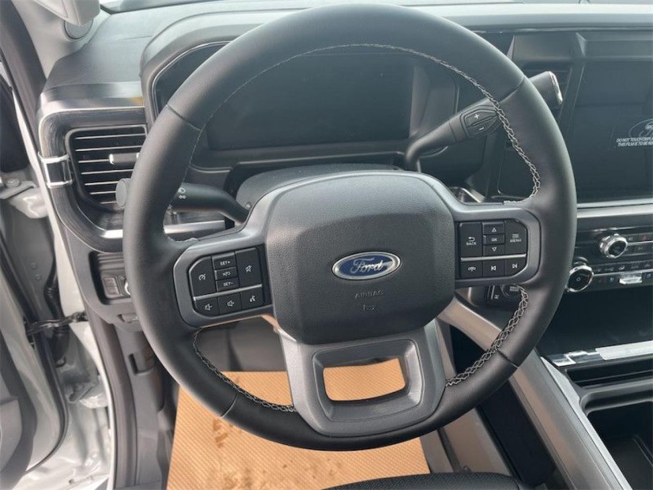2025 Ford F-350 Super Duty Lariat Photo5