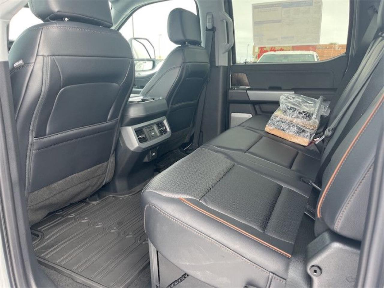 2025 Ford F-350 Super Duty Lariat Photo5