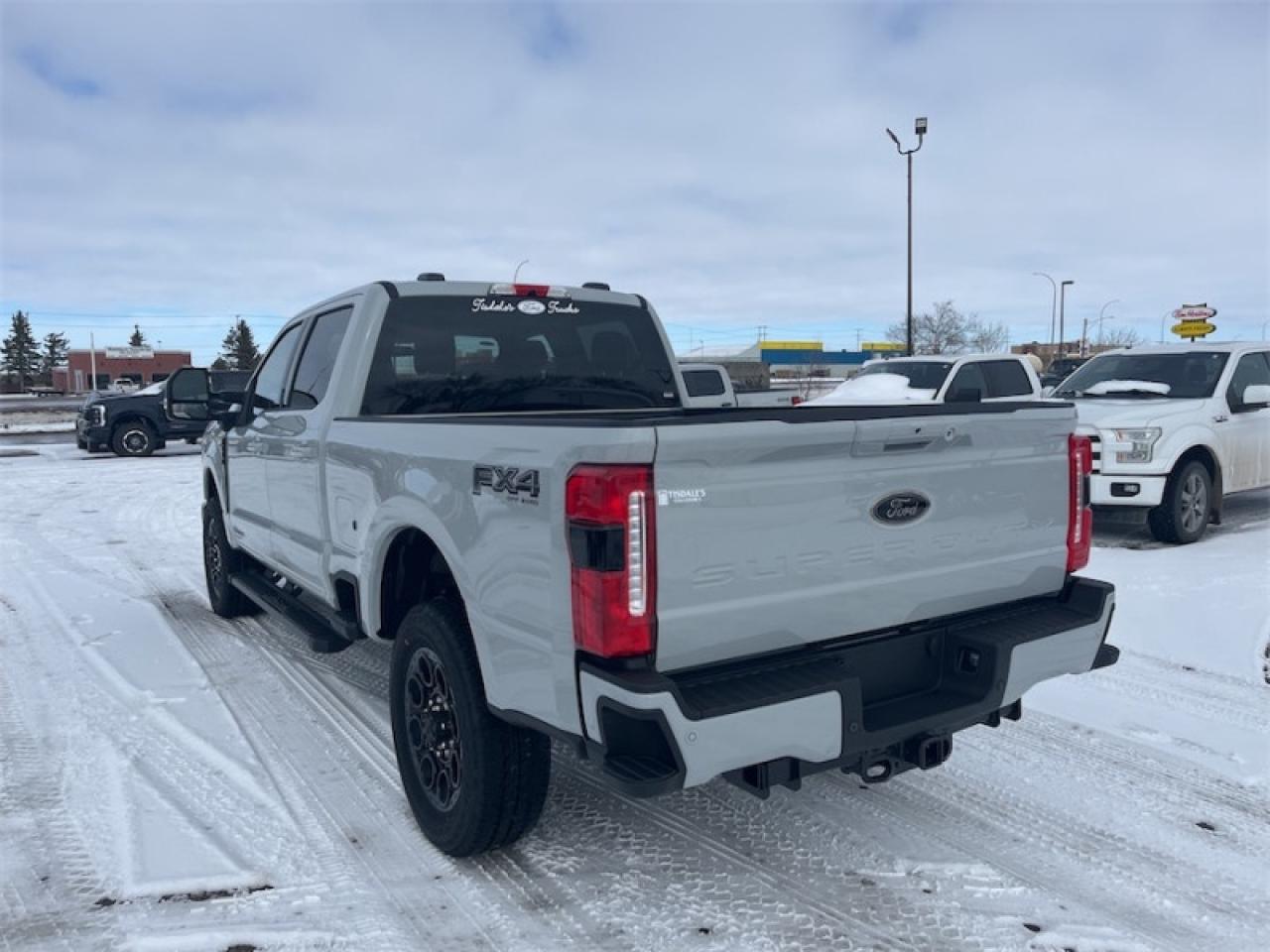 2025 Ford F-350 Super Duty Lariat Photo5