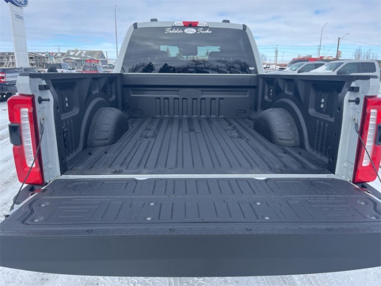 2025 Ford F-350 Super Duty Lariat Photo5