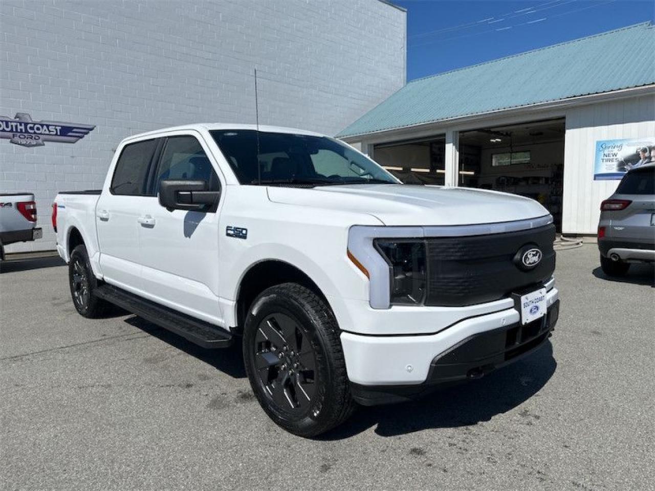 2025 Ford F-150 Lightning Flash  - Tailgate Step Photo5