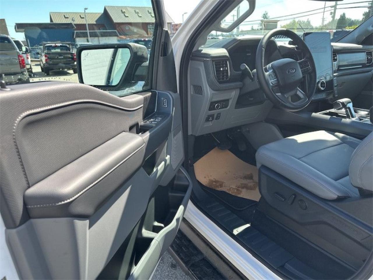 2025 Ford F-150 Lightning Flash  - Tailgate Step Photo5