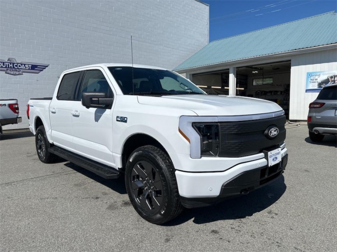2025 Ford F-150 Lightning Flash  - Tailgate Step Photo5