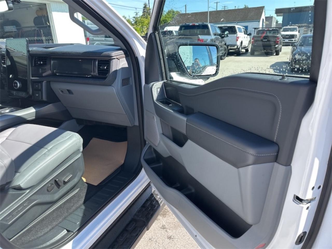 2025 Ford F-150 Lightning Flash  - Tailgate Step Photo5
