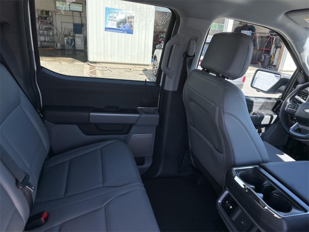 2025 Ford F-150 Lightning Flash  - Tailgate Step Photo5