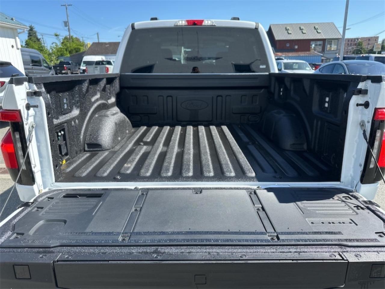 2025 Ford F-150 Lightning Flash  - Tailgate Step Photo5