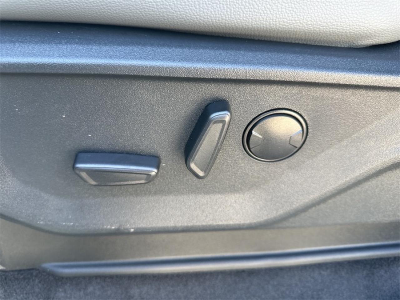 2025 Ford F-150 Lightning Flash  - Tailgate Step Photo5