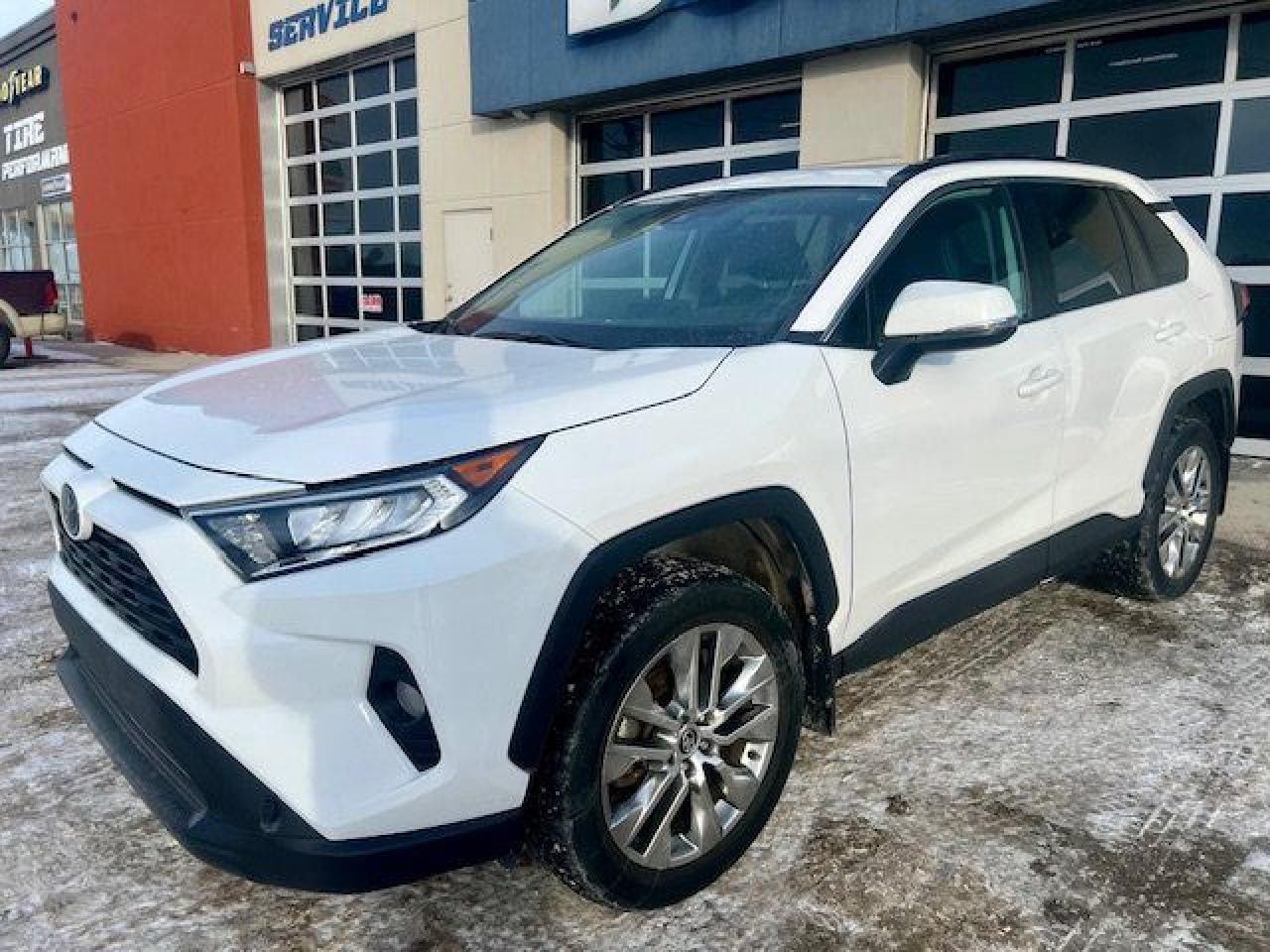 Used 2020 Toyota RAV4 XLE for sale in Steinbach, MB