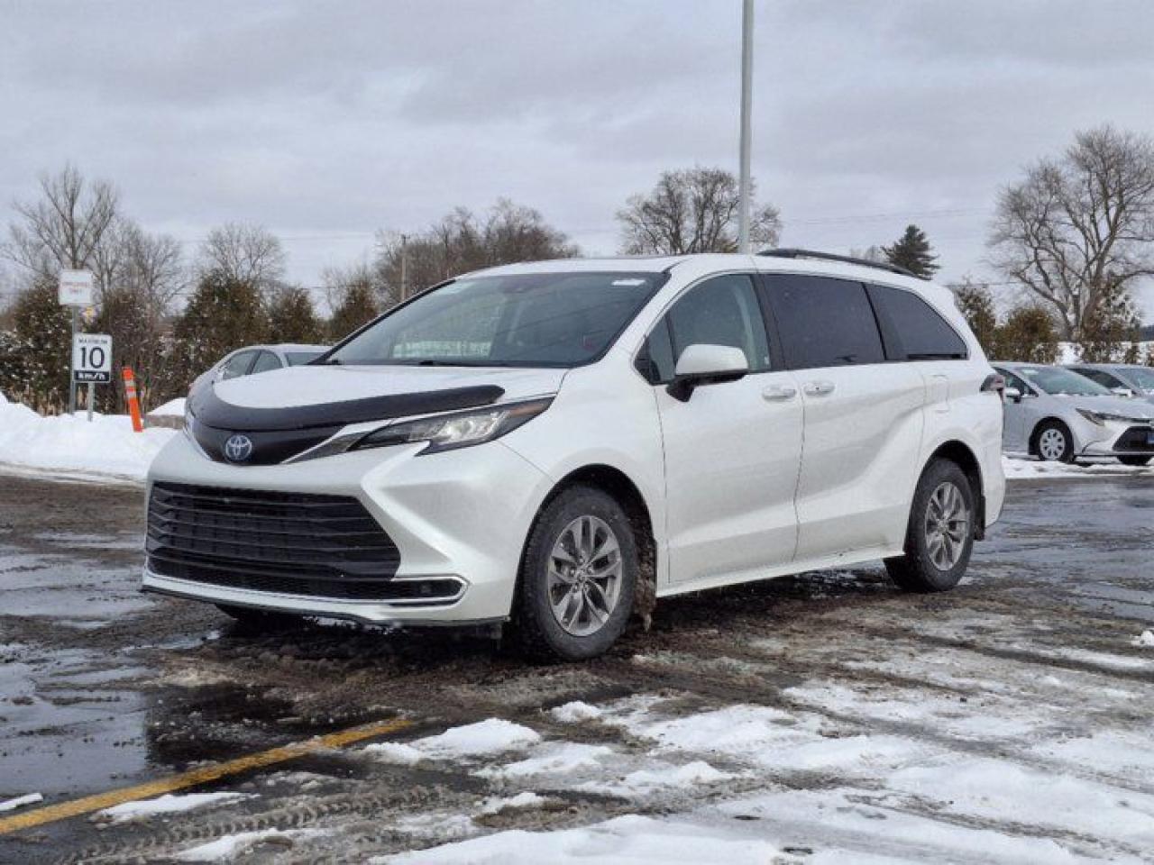 Used 2023 Toyota Sienna XLE Hybrid | Leather | Sunroof | Adaptive Cruise | Heated Seats | New Tires | New Brakes | for sale in Guelph, ON