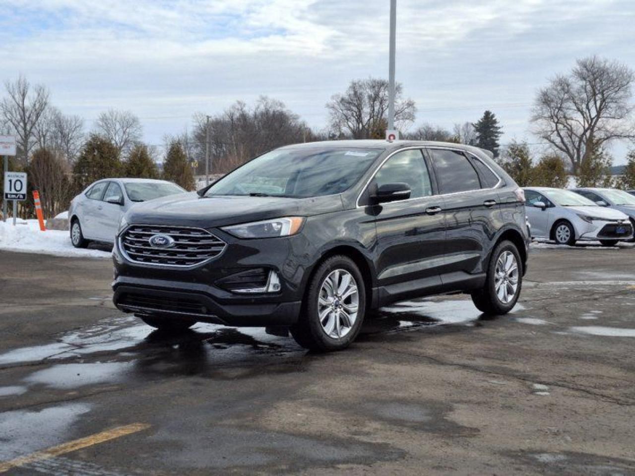 Used 2022 Ford Edge Titanium AWD | Leather | Pano Roof | Heated Steering + Seats | CarPlay + Android | Rear Camera | for sale in Guelph, ON