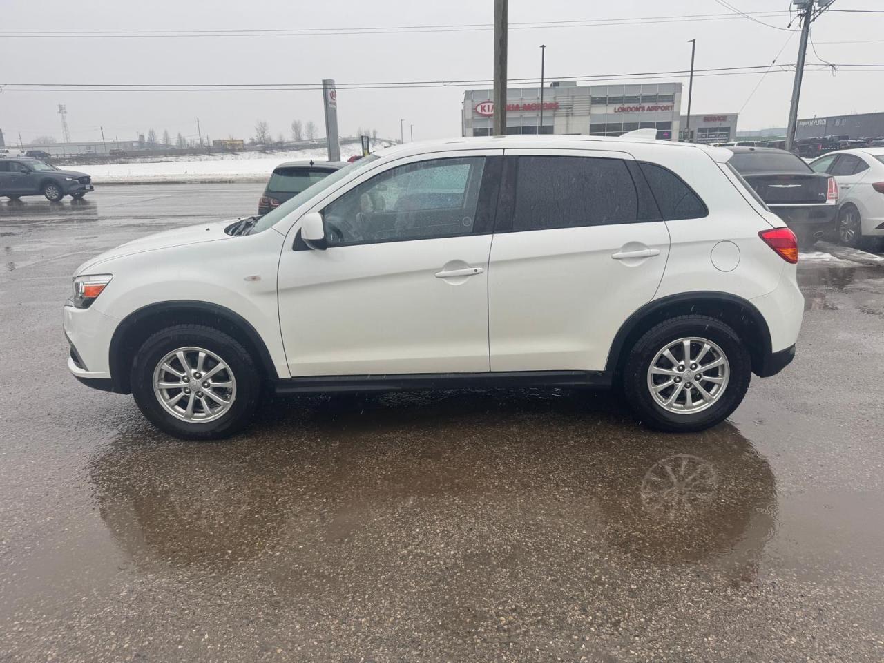 2017 Mitsubishi RVR SE, AWD, 4 CYL, ONLY 182KMS, CERTIFIED - Photo #2