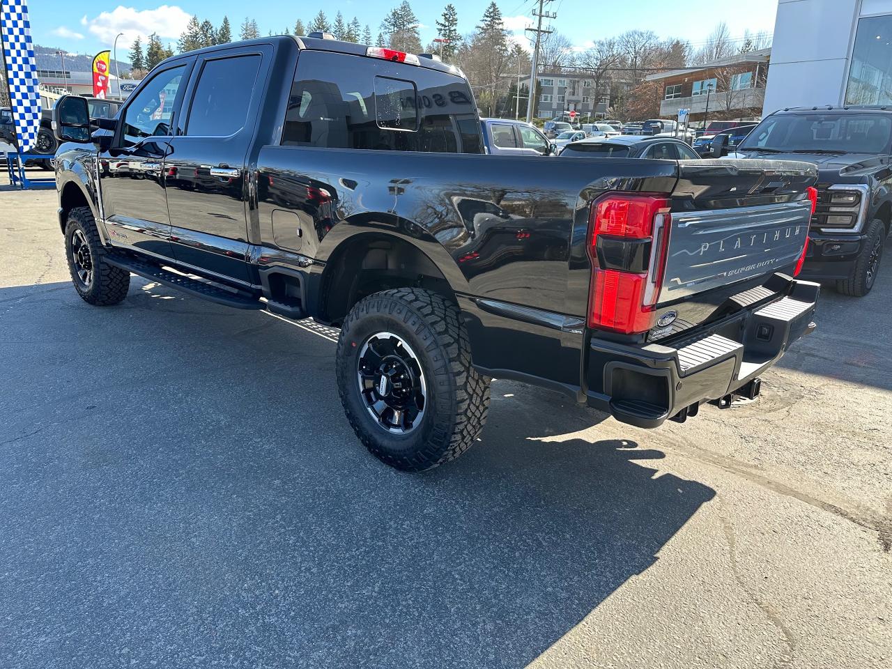 2024 Ford F-350 Super Duty SRW PLATINUM Photo5