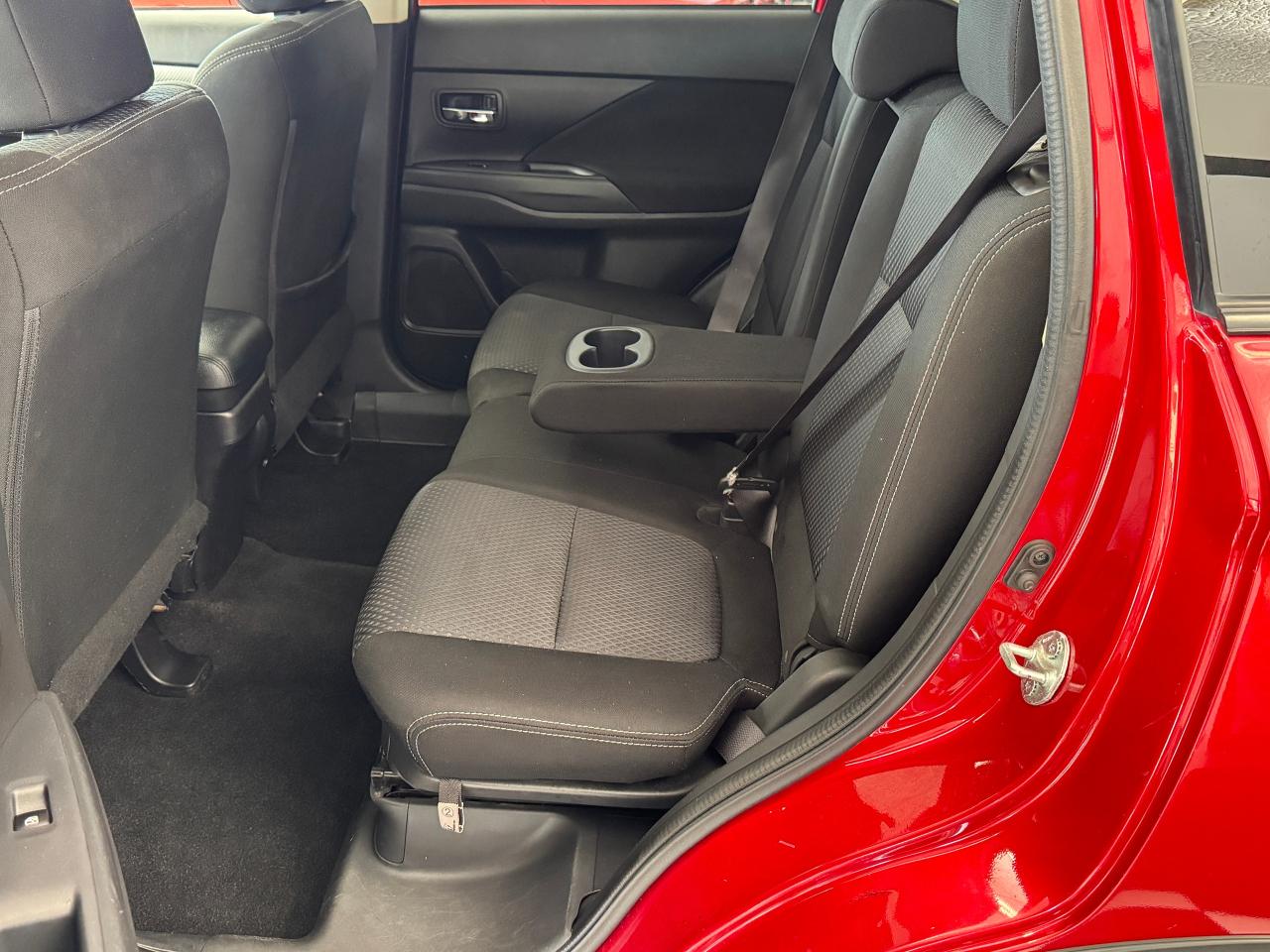 2018 Mitsubishi Outlander ES AWD 7 Passenger+New Brakes+Roof+CLEAN CARFAX - Photo #25