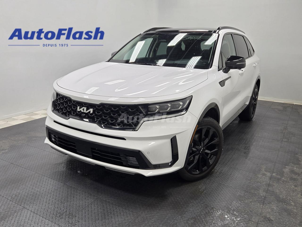 Used 2023 Kia Sorento SX, BOSE AUDIO, DEMARREUR, CUIR, 6 PASS, TOIT PANO for sale in Saint-Hubert, QC