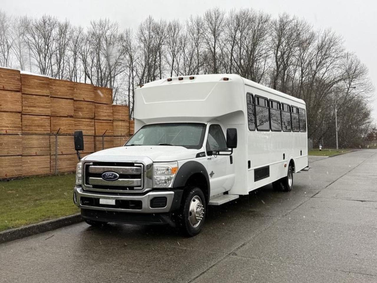 Used 2011 Ford F-550 31 Passenger Bus Powerstroke Diesel for sale in Burnaby, BC