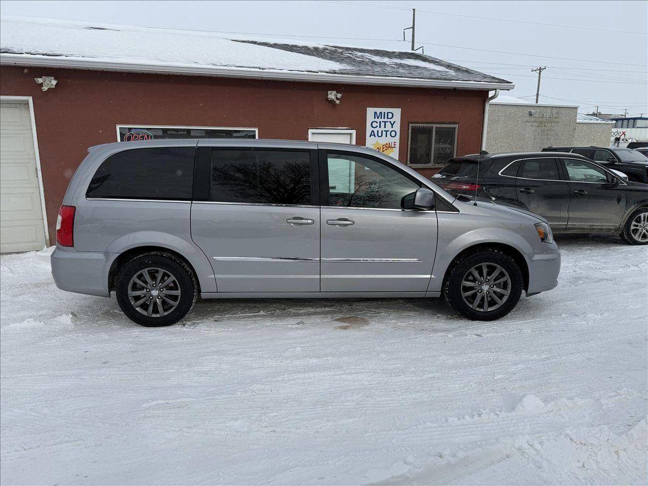 Used 2015 Chrysler Town & Country S for sale in Saskatoon, SK