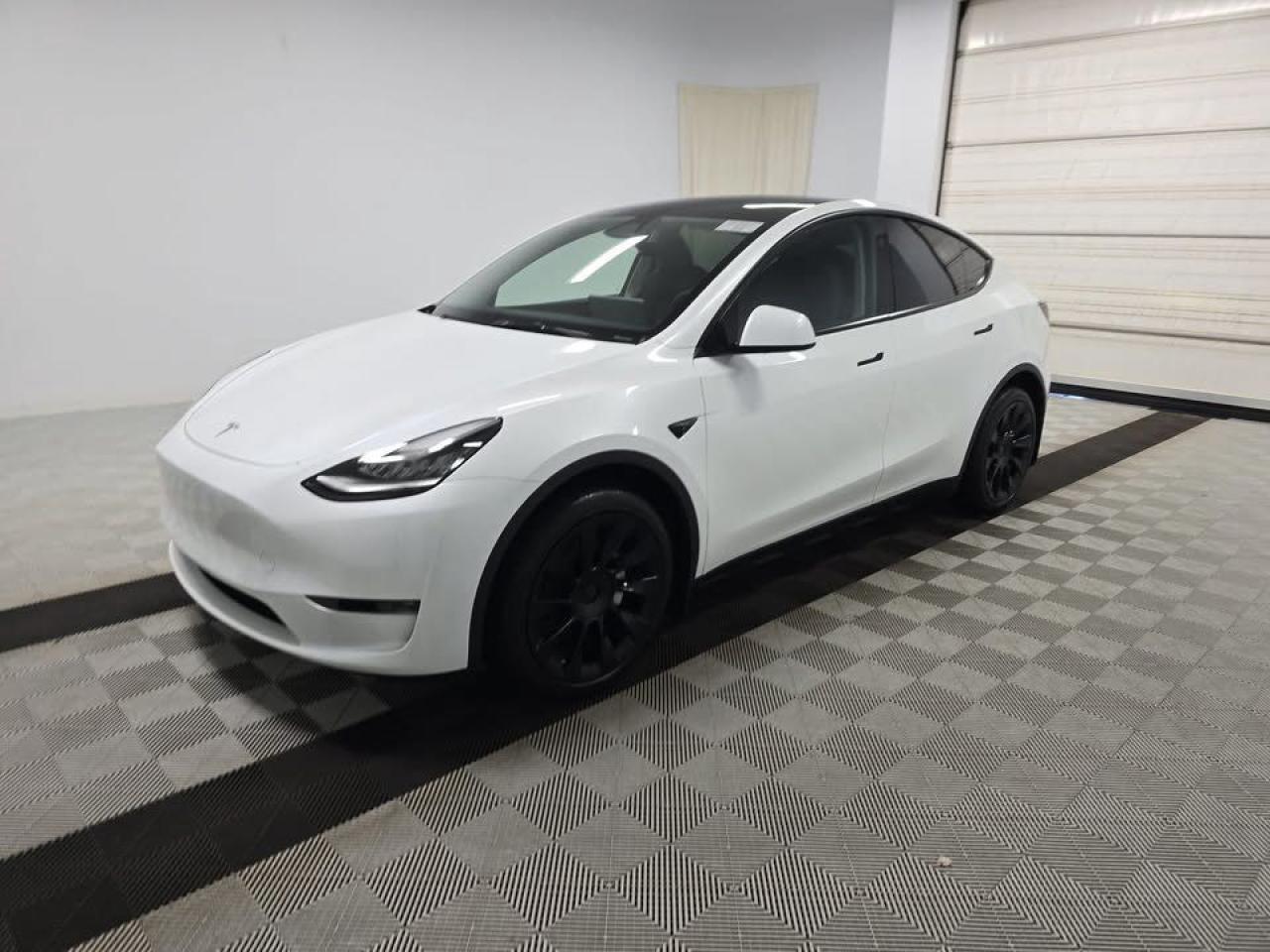 Used 2023 Tesla Model Y LONG RANGE AWD-20 IN WHEELS-TESLA WARRANTY for sale in Toronto, ON