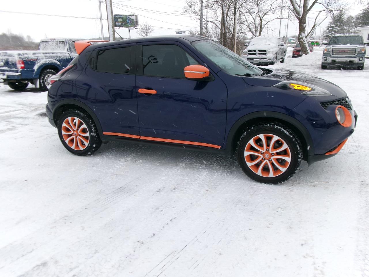 2016 Nissan Juke AWD  "VERY NICE VEHICLE" - Photo #3