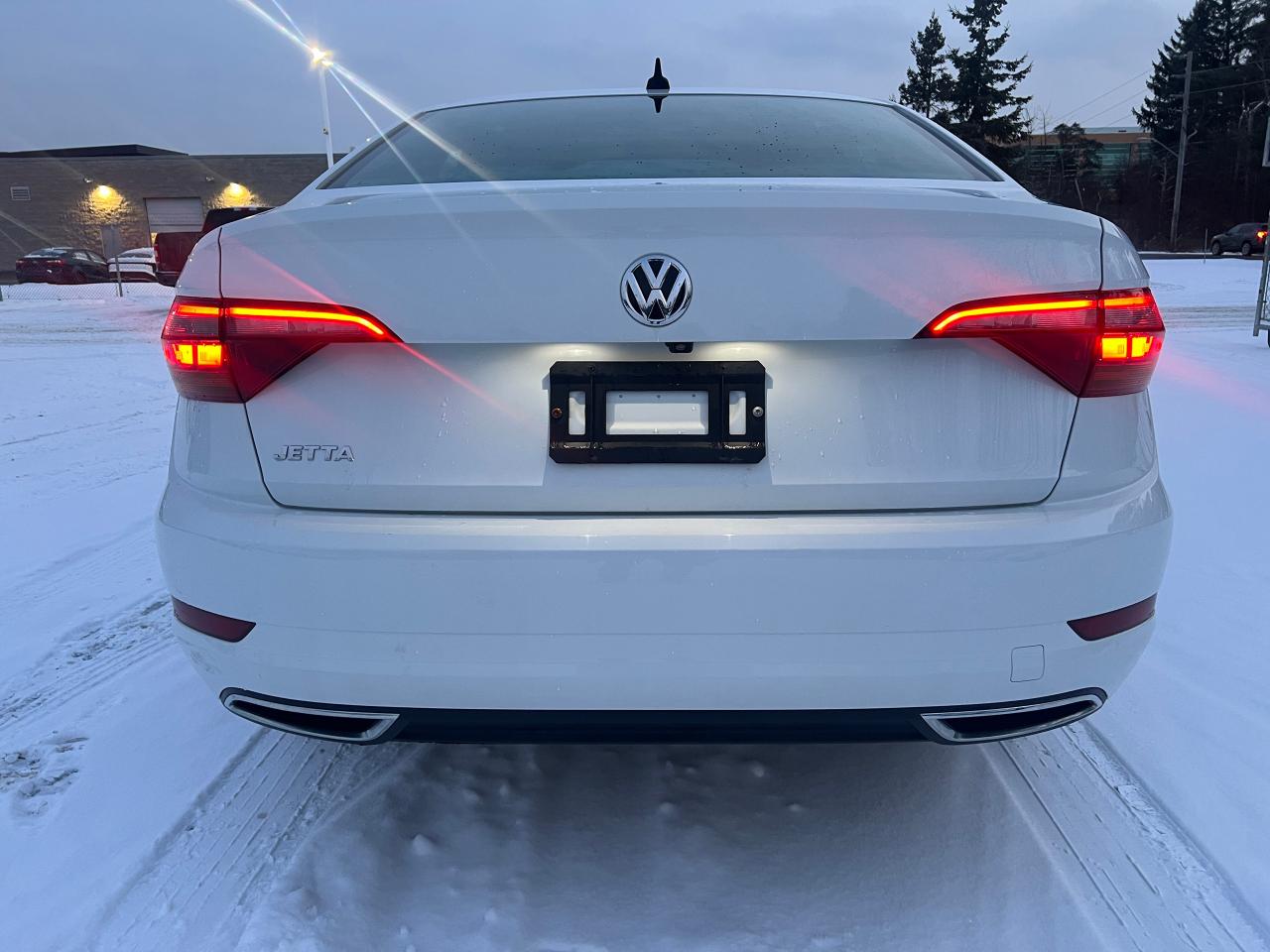 2019 Volkswagen Jetta Highline R-Line Photo3