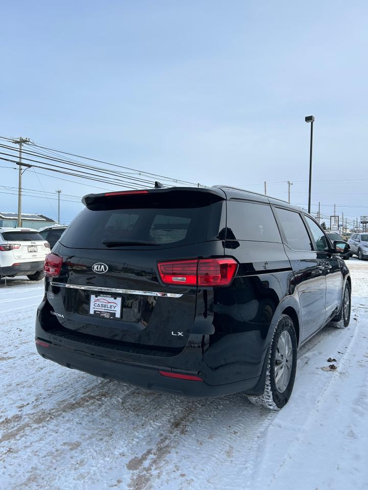 2020 Kia Sedona LX - Photo #4