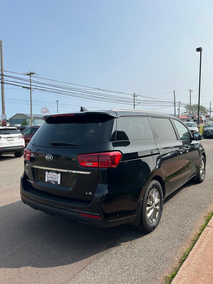 2020 Kia Sedona LX - Photo #4