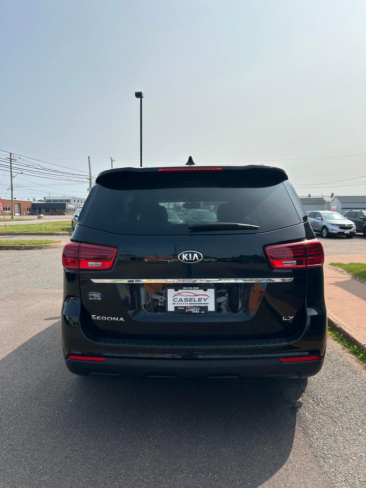 2020 Kia Sedona LX - Photo #5