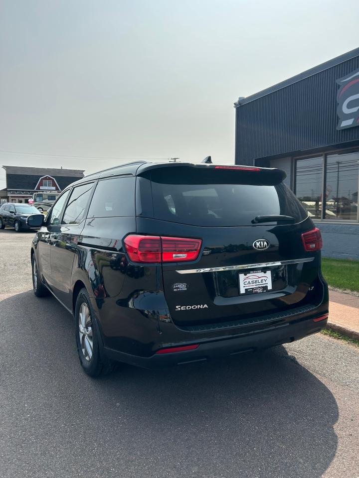 2020 Kia Sedona LX - Photo #6