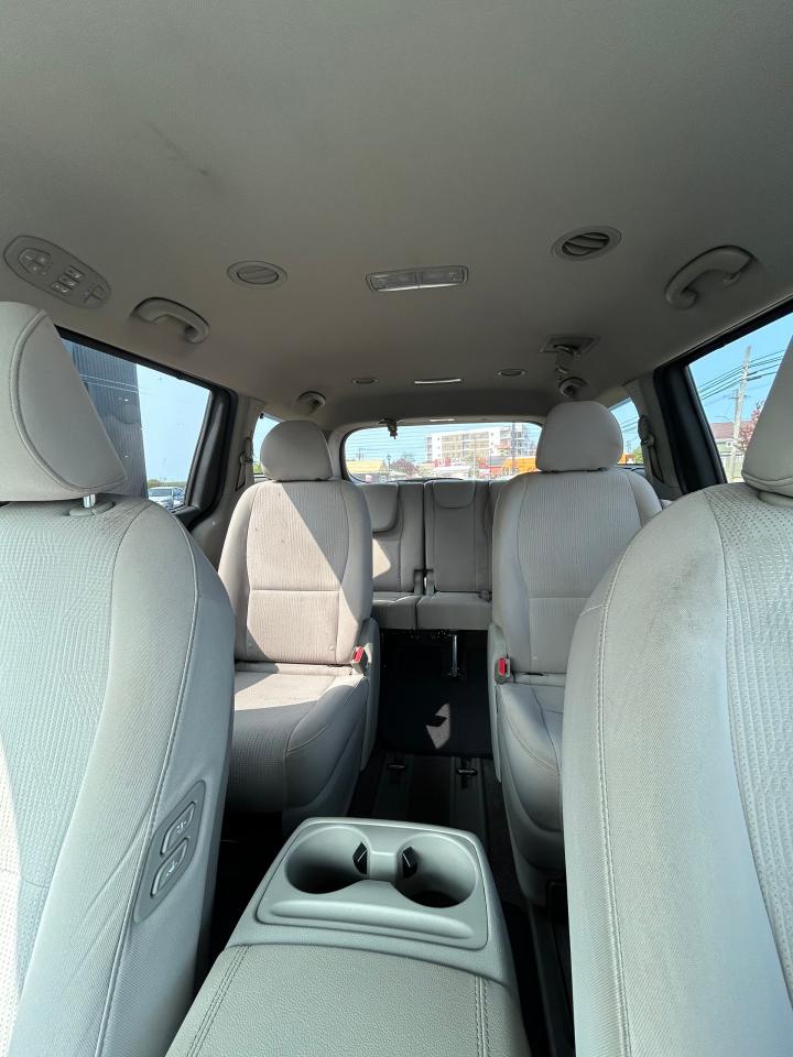 2020 Kia Sedona LX - Photo #9