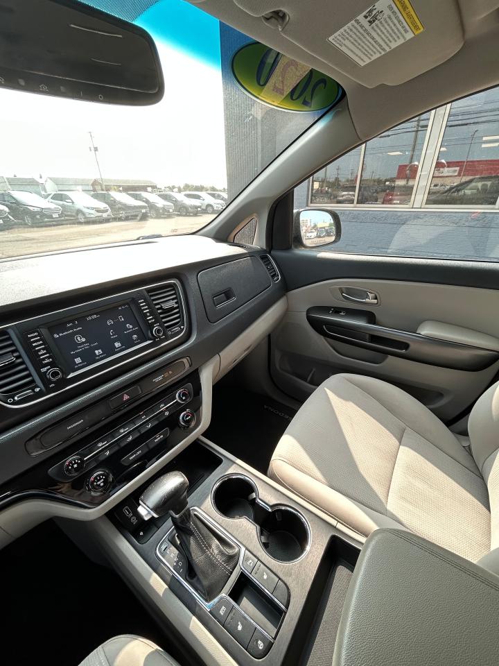 2020 Kia Sedona LX - Photo #11