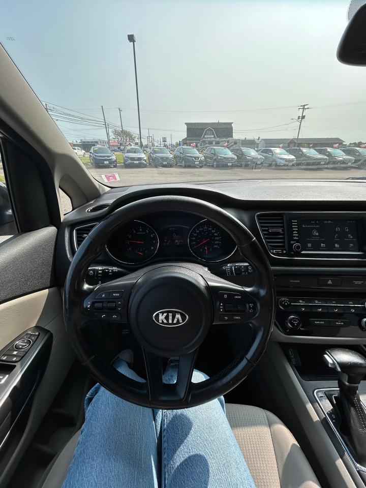 2020 Kia Sedona LX - Photo #10