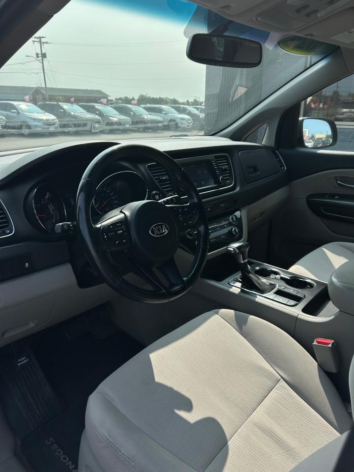 2020 Kia Sedona LX - Photo #7