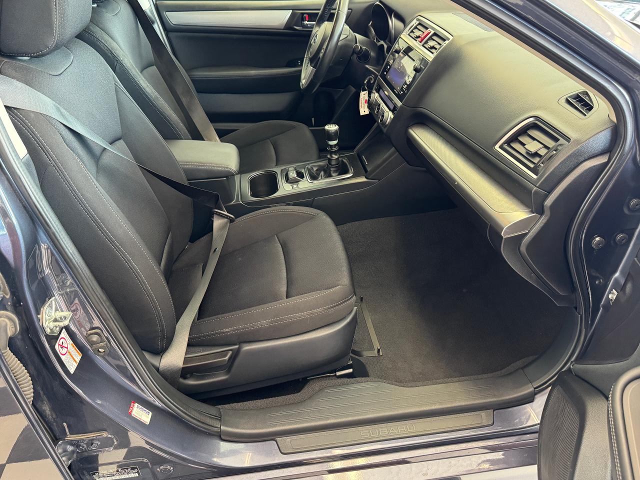 2017 Subaru Legacy 2.5i Touring AWD+Camera+Blind Spot+CLEAN CARFAX Photo24