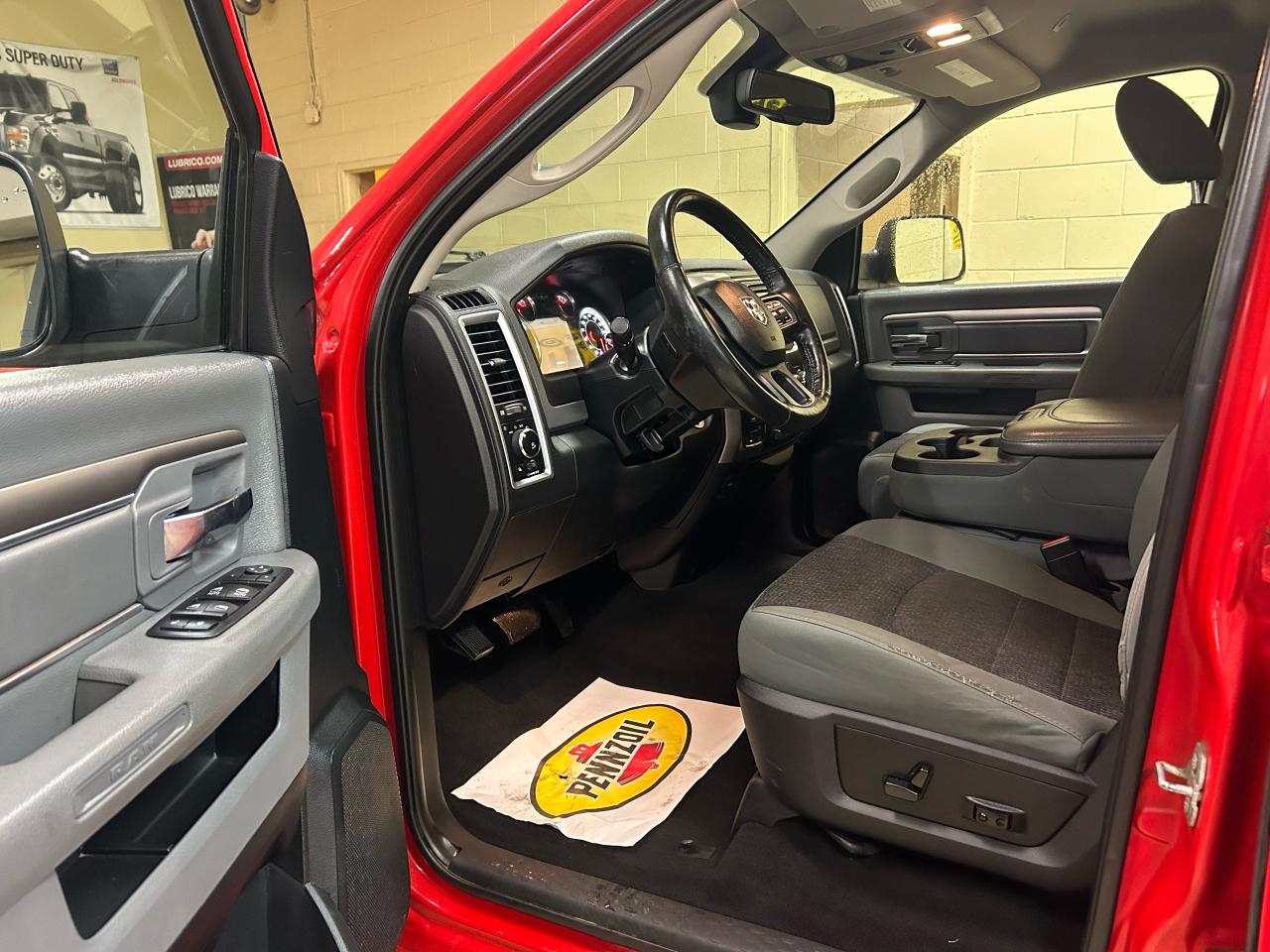 2017 RAM 1500 SLT - Photo #8
